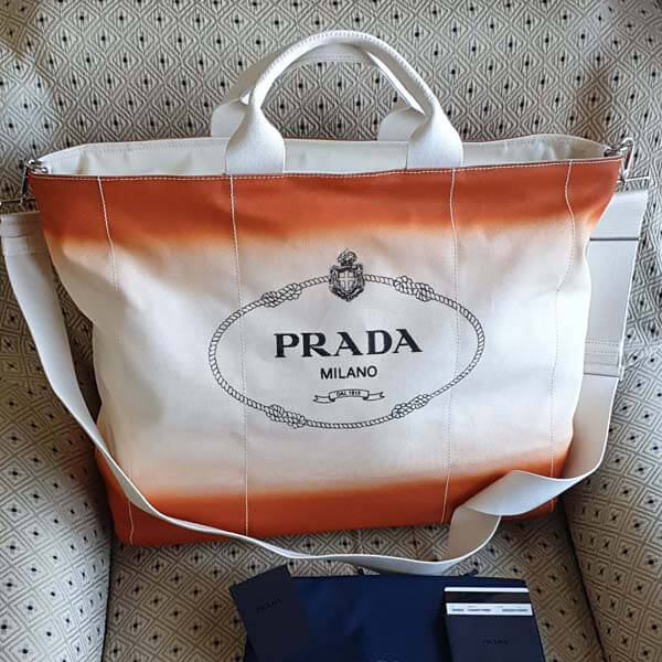 プラダ大ハンドバッグ偽物2wayロゴ付カナパアイボリー×オレンジ